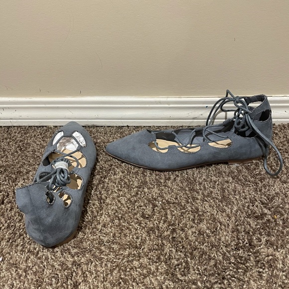 Adorable Flats - Picture 2 of 4